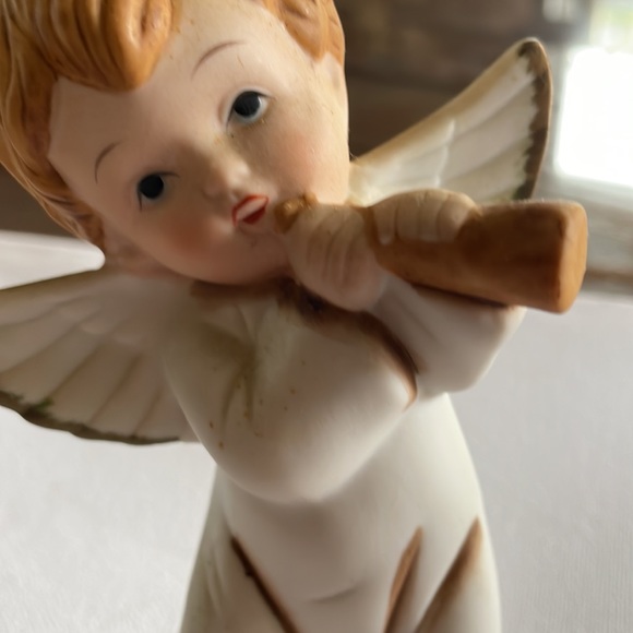 Ceramic Angel Statue - Picture 2 of 4